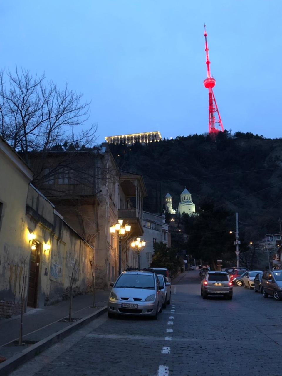 At Funicular Hostel Tbilisi Bagian luar foto